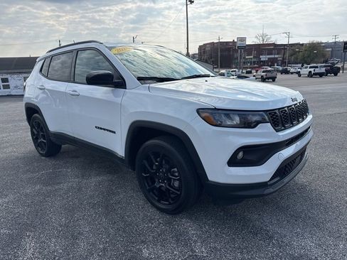 Used 2025 Jeep Compass Latitude w/ Altitude Special Edition image 7