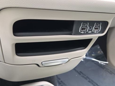 Used 2023 Chrysler Pacifica Touring-L FWD image 22