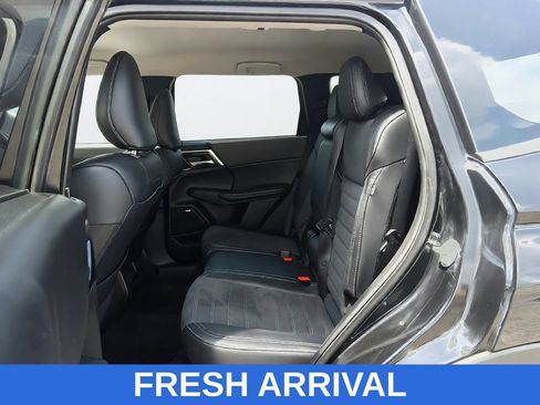 Used 2025 Mitsubishi Outlander SE AWD/4WD image 32