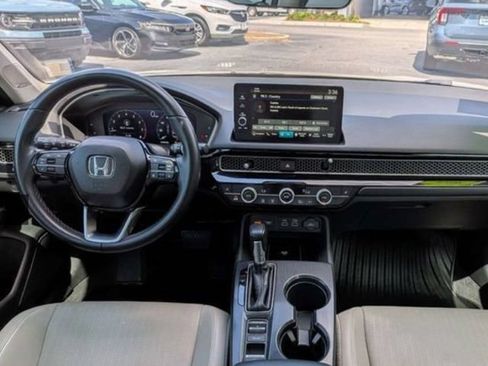 Used 2022 Honda Civic Touring image 2