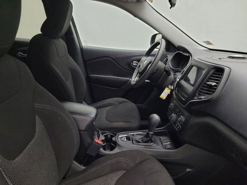Used 2019 Jeep Cherokee Latitude w/ Popular Appearance Group FWD image 21