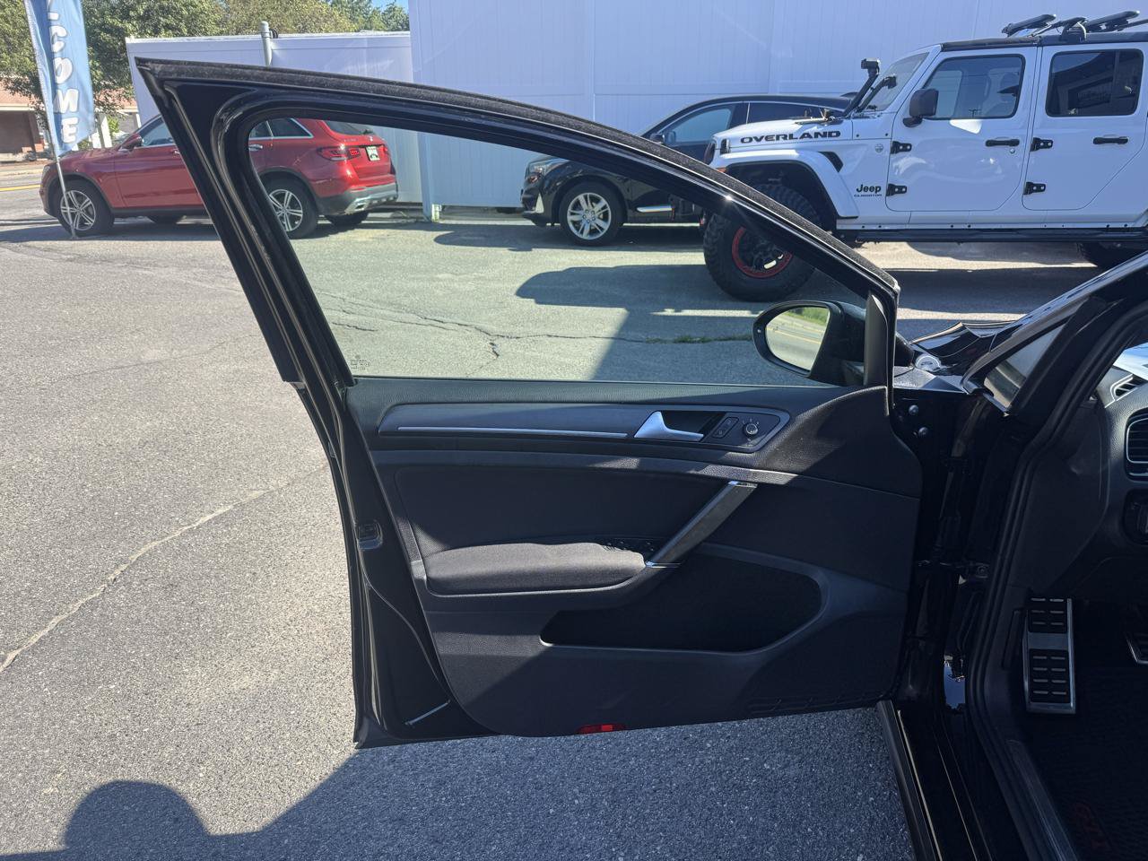 Used 2020 Volkswagen GTI SE FWD image 12