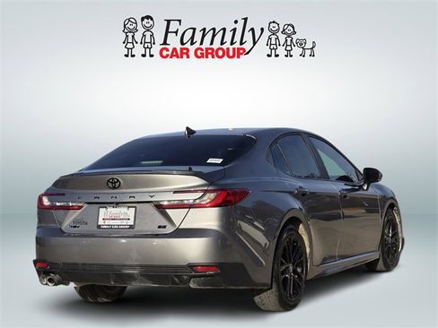 Used 2025 Toyota Camry SE w/ Convenience Package image 4