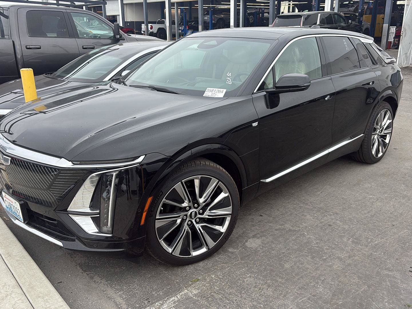 Used 2026 Cadillac Lyriq Signature Luxury w/ Nappa Leather Package AWD/4WD image 1