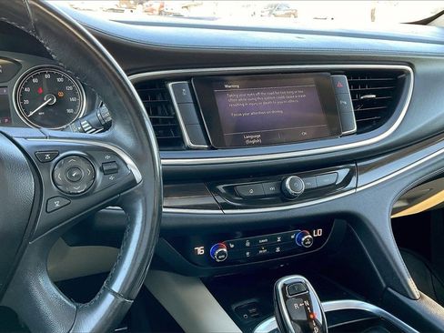 Used 2020 Buick Enclave Essence w/ Sound and Sites Package image 6