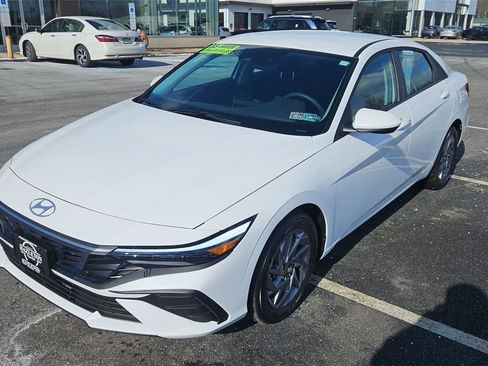 Certified 2025 Hyundai Elantra Blue image 3