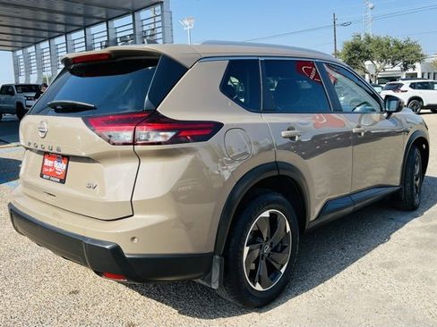 Used 2024 Nissan Rogue SV w/ SV Premium Package image 6