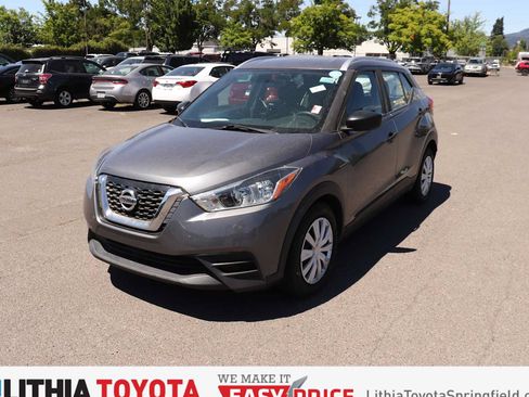 Used 2019 Nissan Kicks S FWD image 1