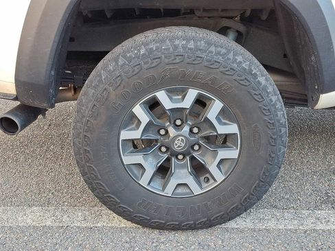 Used 2023 Toyota Tacoma TRD Off-Road image 6