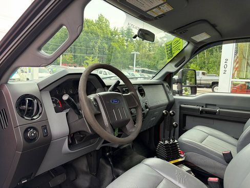Used 2016 Ford F550 4x4 Regular Cab Super Duty image 22