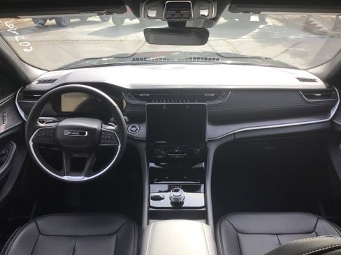 New 2025 Jeep Grand Cherokee L Limited image 11