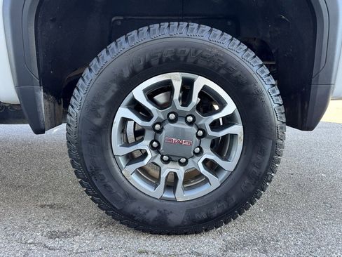 Used 2022 GMC Sierra 2500 AT4 w/ AT4 Preferred Package image 10