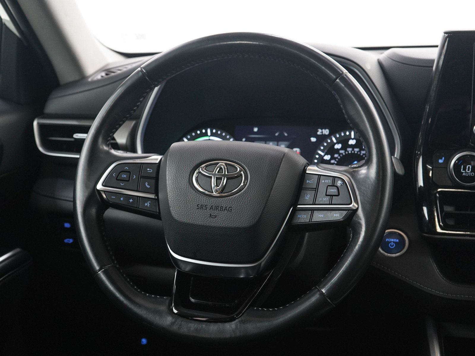 Used 2021 Toyota Highlander XLE AWD/4WD image 18