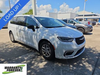 Used 2024 Chrysler Pacifica Touring-L