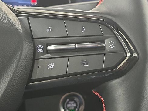 Used 2025 Chevrolet Traverse RS FWD image 16