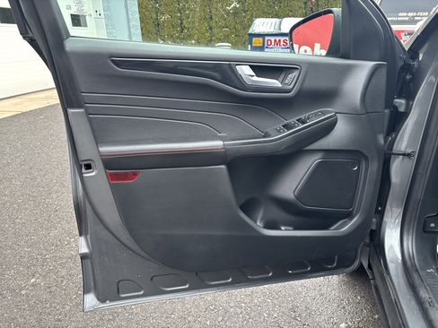 Used 2025 Ford Escape ST-Line image 16