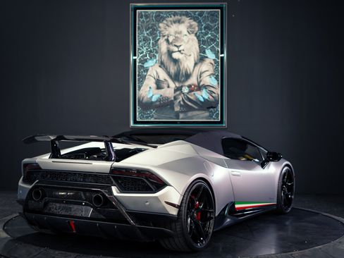 Used 2018 Lamborghini Huracan Performante AWD/4WD image 41