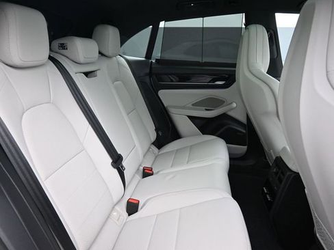 Certified 2025 Porsche Macan Electric RWD image 24