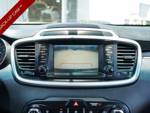 Used 2019 Kia Sorento L FWD image 11
