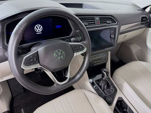 Used 2022 Volkswagen Tiguan SE AWD/4WD image 12
