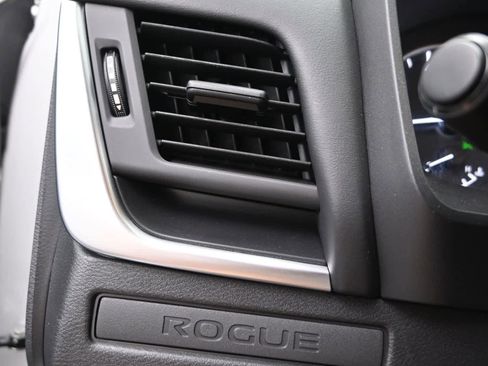 Used 2025 Nissan Rogue S AWD/4WD image 22