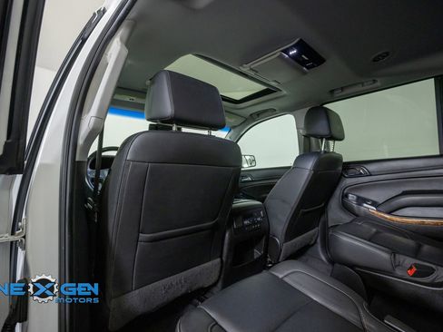 Used 2019 Chevrolet Suburban Premier AWD/4WD image 26