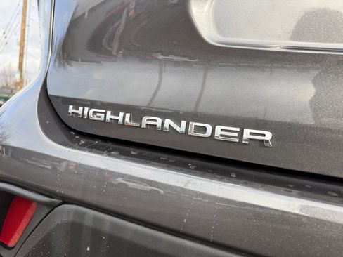 Used 2023 Toyota Highlander XLE image 7