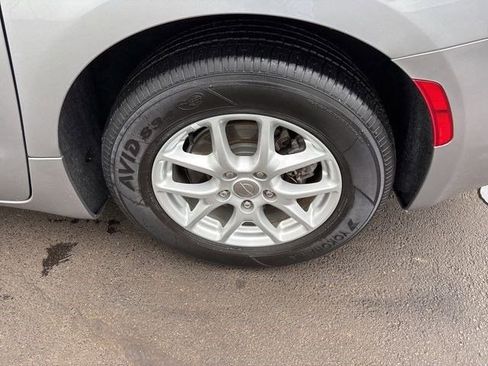 Used 2020 Chrysler Voyager Lxi image 45