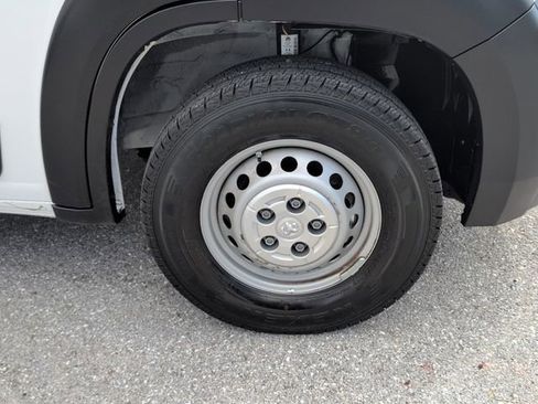 Used 2025 RAM ProMaster 2500 w/ Convenience Group FWD image 9