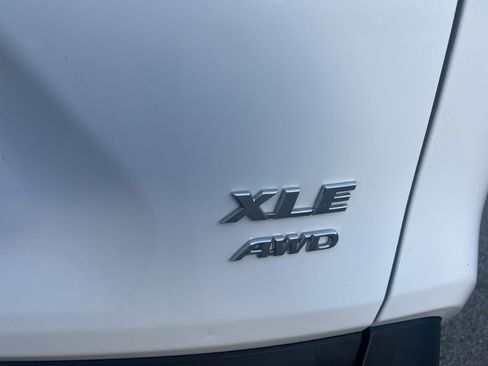 Used 2021 Toyota RAV4 XLE image 11