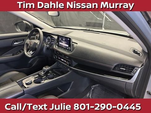 Used 2025 Nissan Rogue SV AWD/4WD image 17
