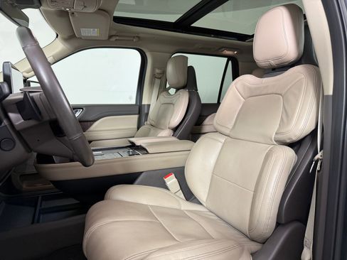 Used 2022 Lincoln Navigator Reserve image 6