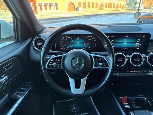 Certified 2021 Mercedes-Benz GLB 250 4MATIC image 21