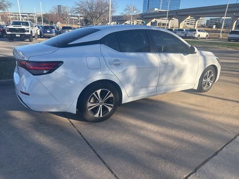 Used 2021 Nissan Sentra SV image 3