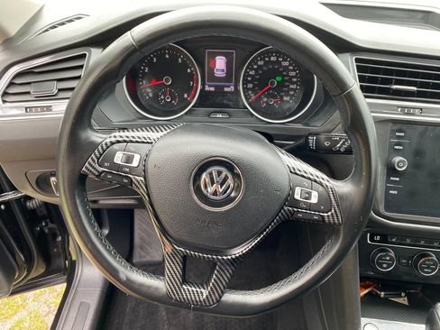 Used 2018 Volkswagen Tiguan SE w/ Panoramic Sunroof Package AWD/4WD image 32