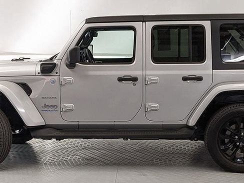 Used 2023 Jeep Wrangler Unlimited Sahara AWD/4WD image 5