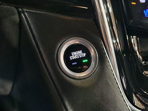 Used 2017 Cadillac Escalade Platinum image 41