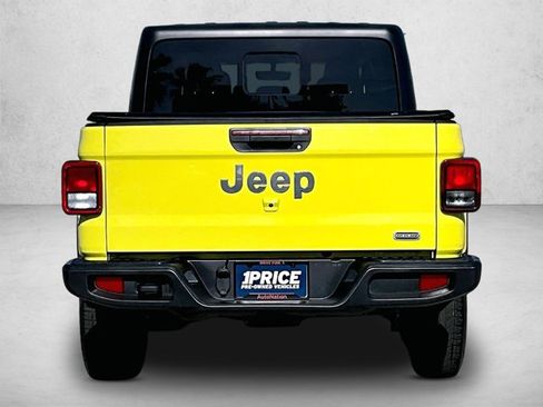 Used 2023 Jeep Gladiator Overland AWD/4WD image 4