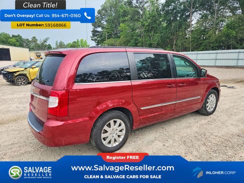 Used 2015 Chrysler Town & Country Touring FWD image 4
