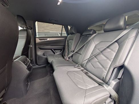 Used 2025 Volkswagen Atlas Cross Sport SE image 26