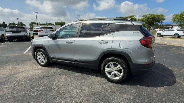 Used 2024 GMC Terrain SLE w/ Driver Convenience Package FWD image 6