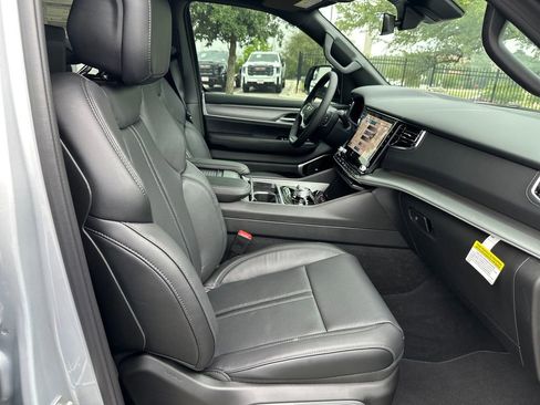 New 2026 Jeep Grand Wagoneer L Limited AWD/4WD image 35