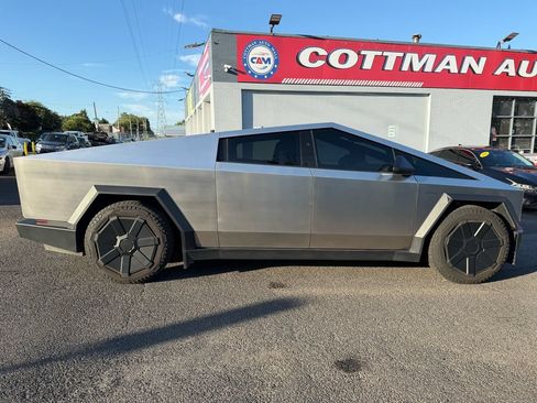 Used 2024 Tesla Cybertruck AWD Crew Cab image 30