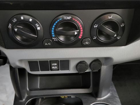 Used 2014 Toyota Tacoma 2WD Regular Cab image 27