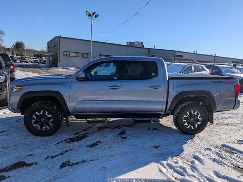 Used 2019 Toyota Tacoma TRD Off-Road w/ Technology Package image 3