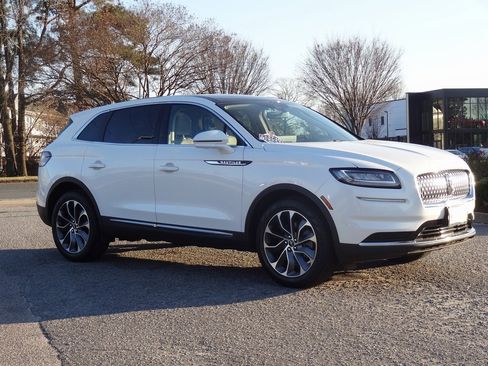 Certified 2021 Lincoln Nautilus Reserve image 2