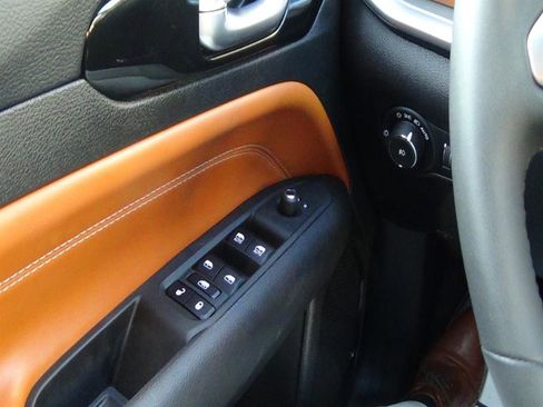 Certified 2025 Jeep Compass Limited w/ Elite Group image 18