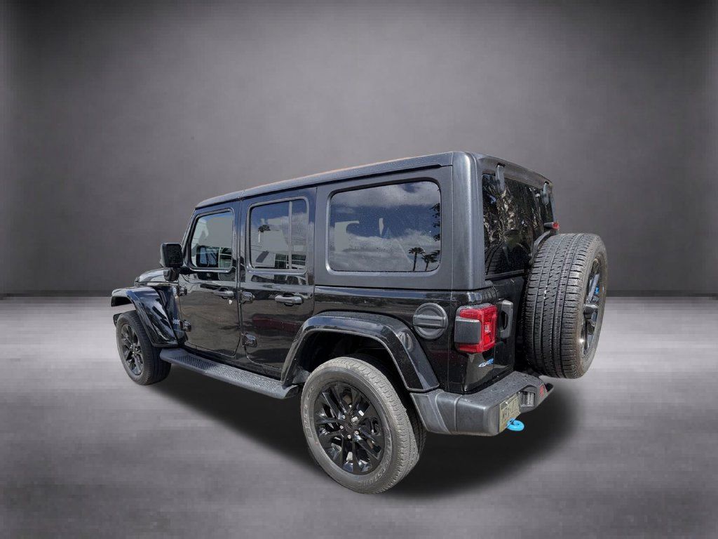 Used 2023 Jeep Wrangler Unlimited Sahara w/ Cold Weather Group AWD/4WD image 13