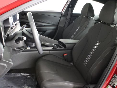 Certified 2025 Hyundai Elantra Sport image 19