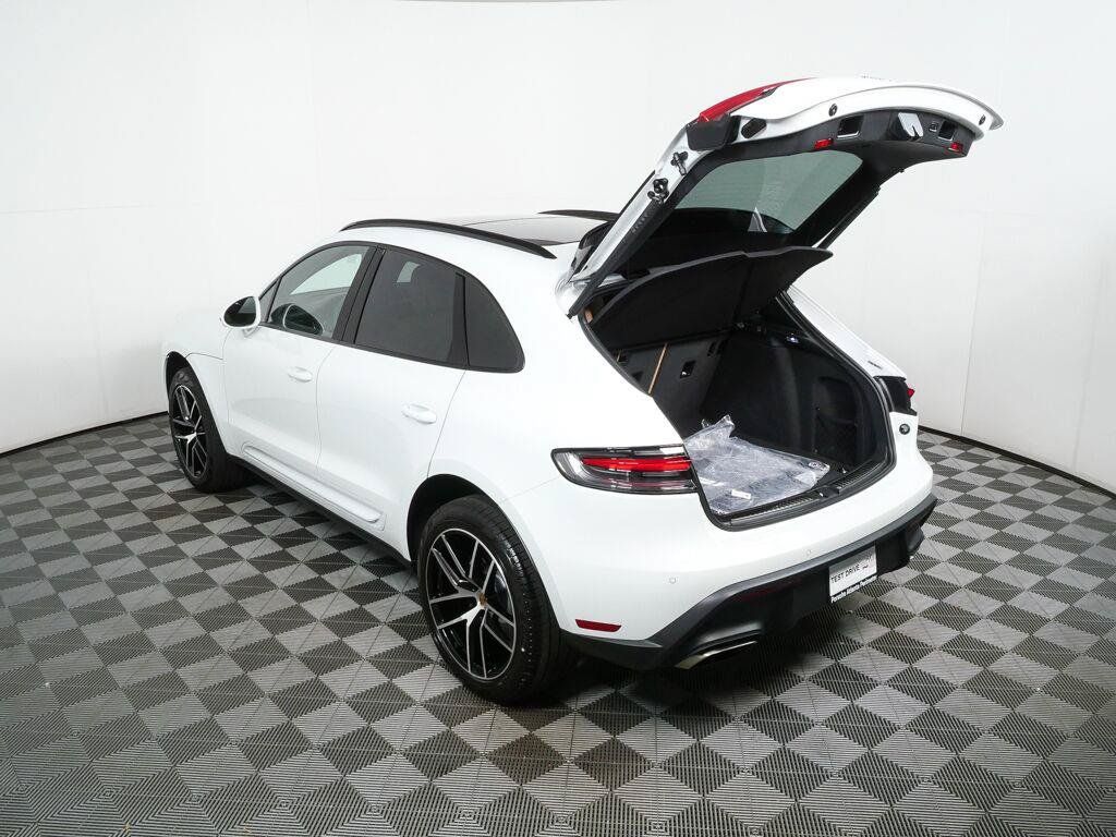 Certified 2026 Porsche Macan AWD/4WD image 32